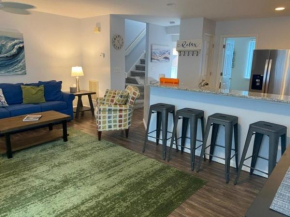 High Tidings - Perfect Location for visiting Freeman Park, the marsh, and the Carolina Beach fishing Pier! condo